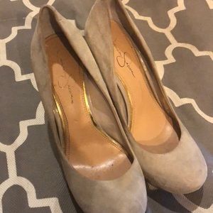 Jessica Simpson pumps